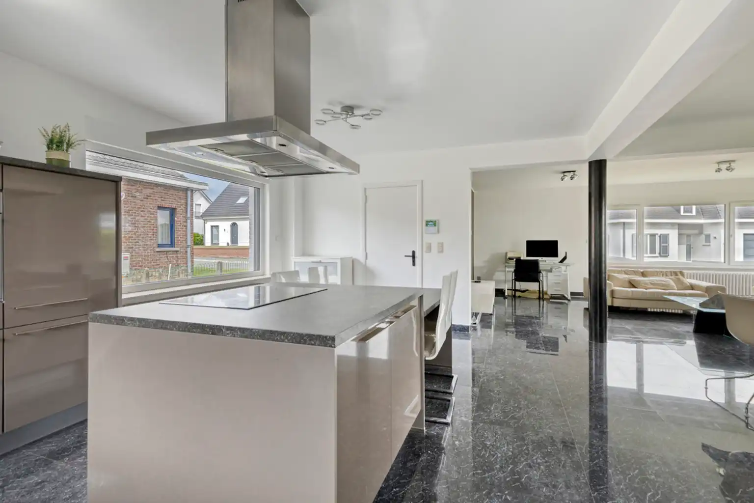 Instapklare woning, voorheen 3 slpk, extra kamers mogelijk foto 5