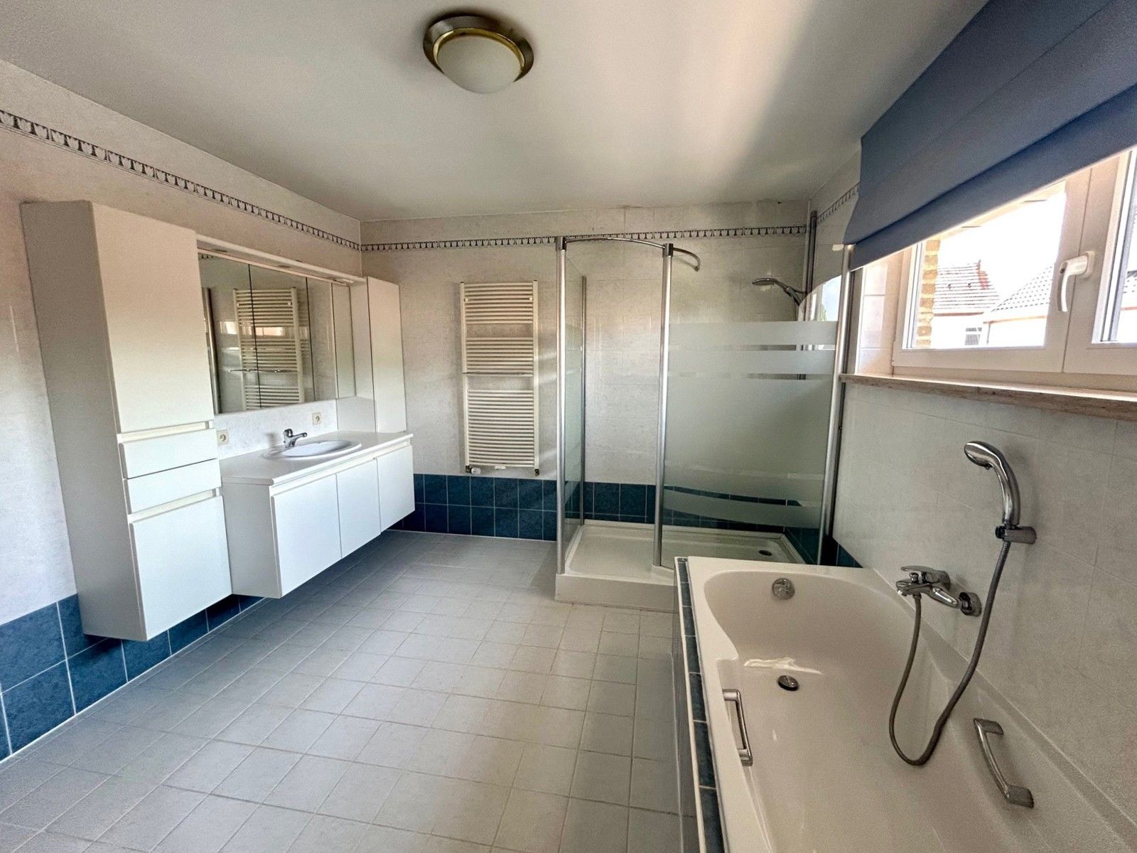Eigentijdse gezinswoning met 3 slaapkamers en tuin foto 19