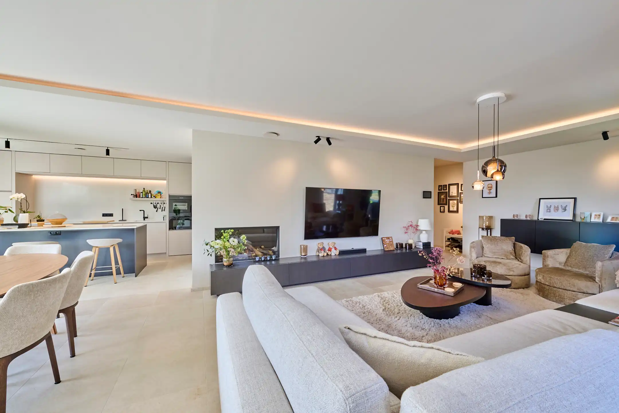 LUXUEUS GEMEUBELD APPARTEMENT MET TERRAS foto 7
