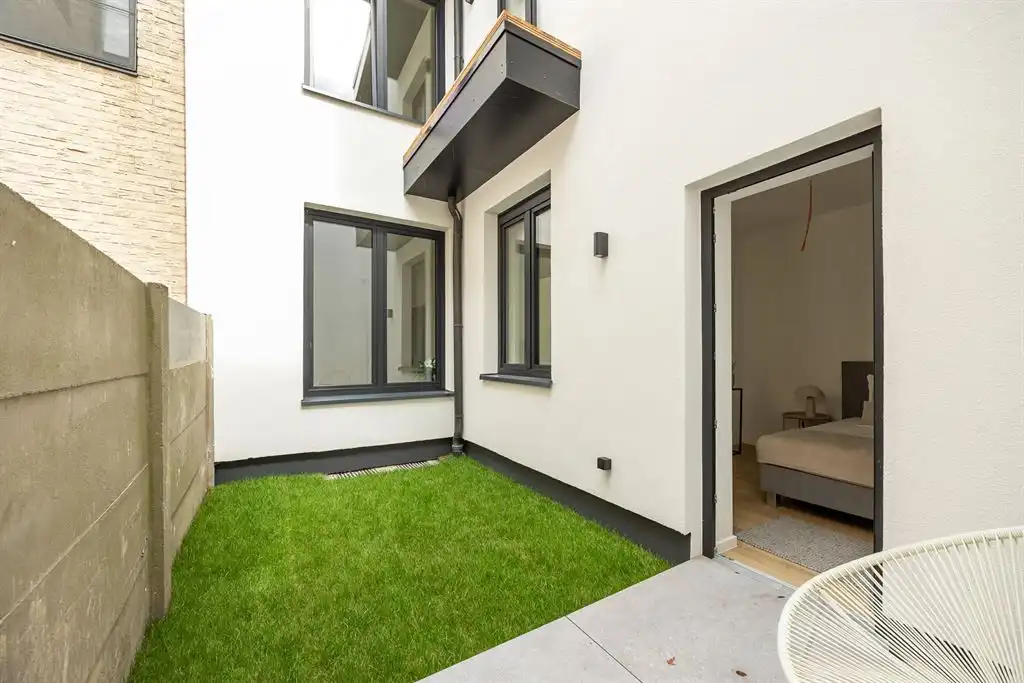 Hoogwaardig gerenoveerd app met 2slpk en tuin foto 5