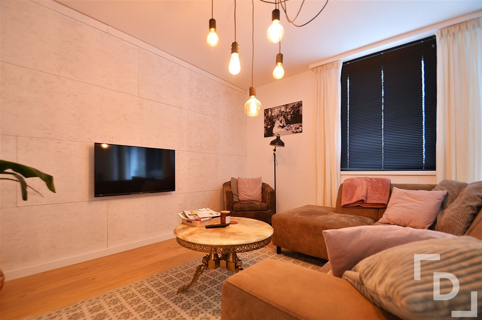 Prachtig gerenoveerd appartement met garage te huur op centrale locatie te Ieper foto 4