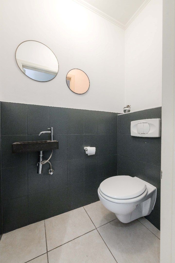 INSTAPKLAAR GELIJKVLOERS APPARTEMENT MET 2 SLPKS EN TERRAS foto 11