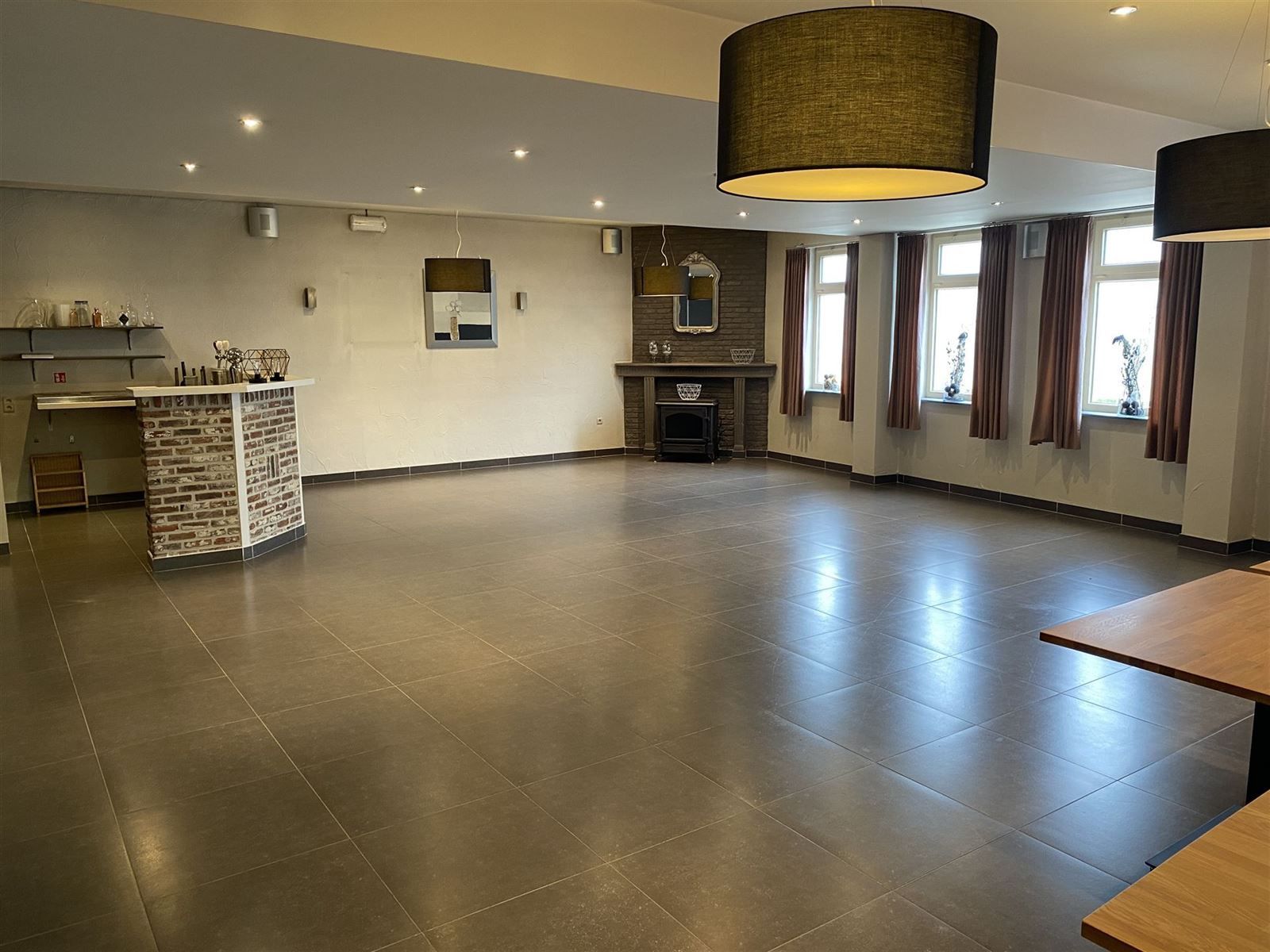 Unieke kans : Horeca met parking en instap klare woonst met 5 slaapkamers foto 7