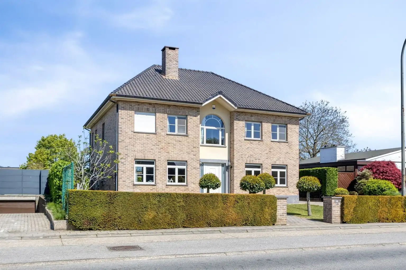 Prachtige vrijstaande villa met 5 (+3) slaapkamers, garage en omheinde tuin, ideaal gelegen op een boogscheut van het centrum van Maaseik.  foto 37