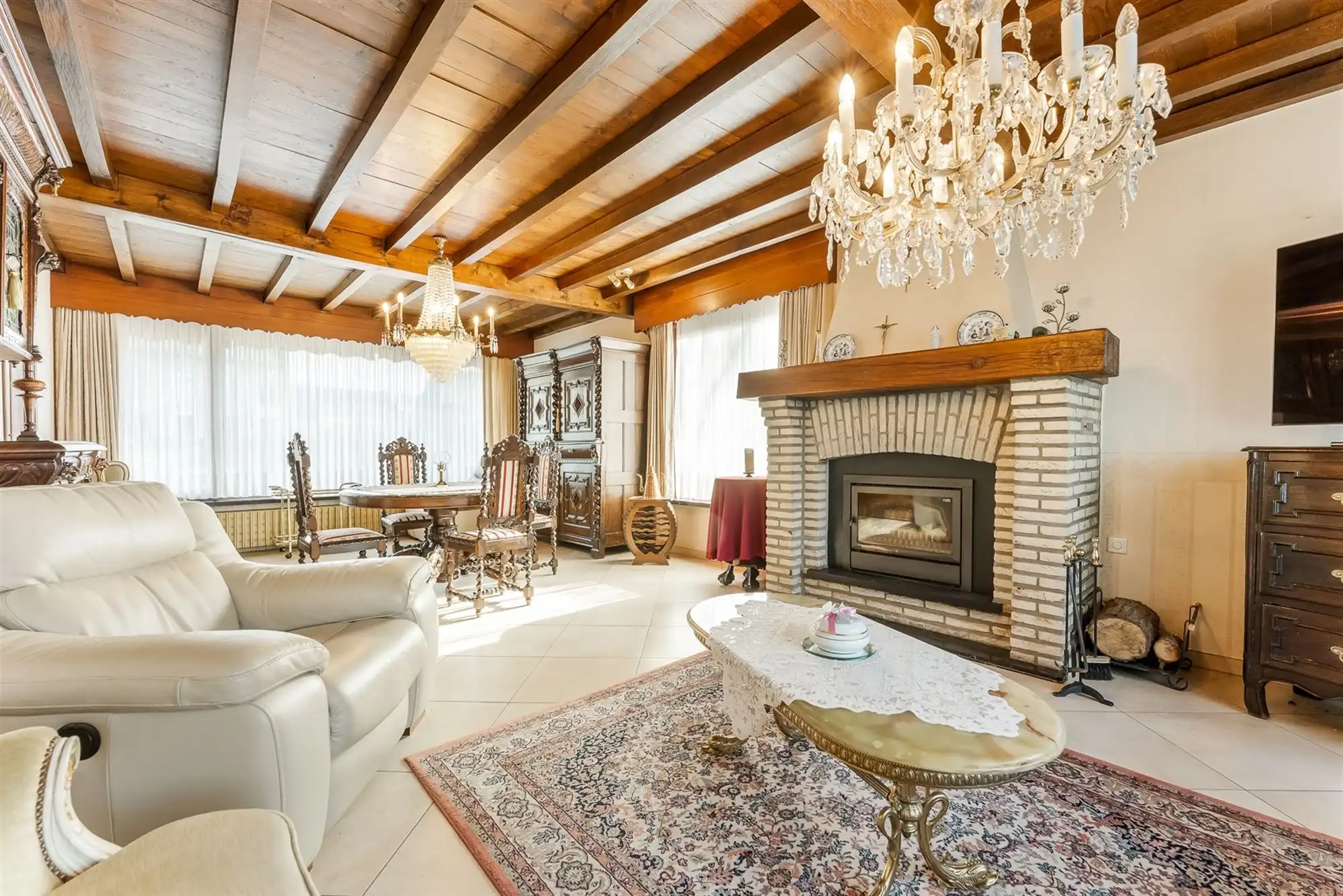 OP TE FRISSEN GELIJKVLOERSE WONING MET 3 SLAAPKAMERS OP EEN RUIM PERCEEL IN HET CENTRUM VAN OOSTHAM foto 2