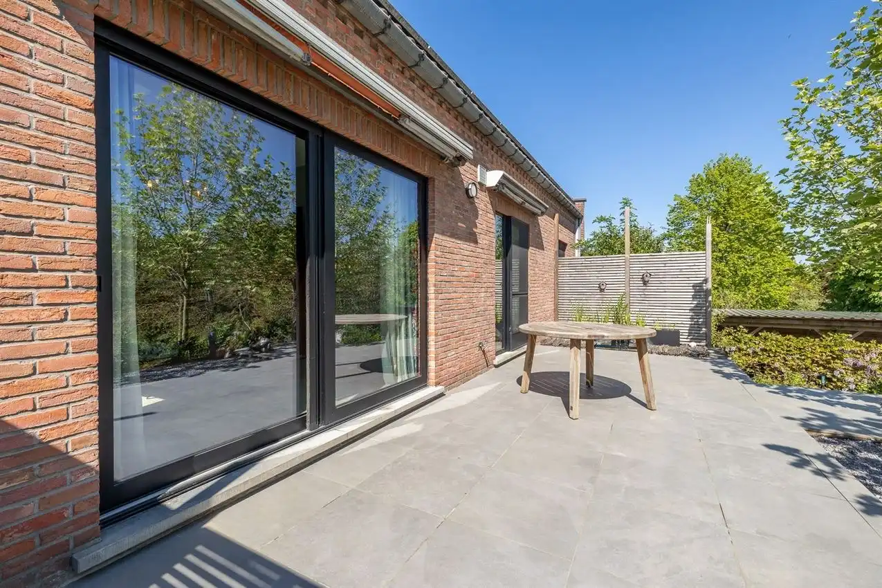 Moderne "Engelse charme, hedendaagse verfijning in oase van groen foto 20