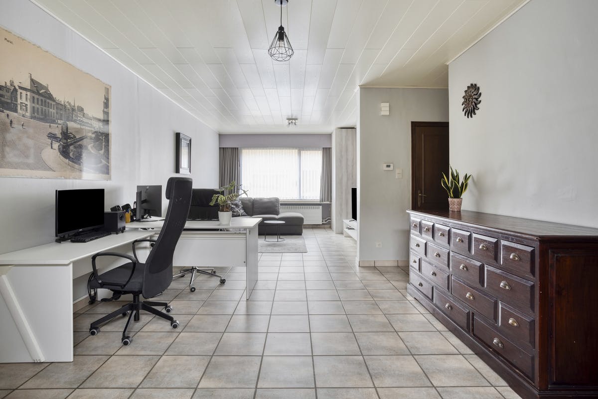 huis te koop in centrum Turnhout met wegenis achteraan  foto 4