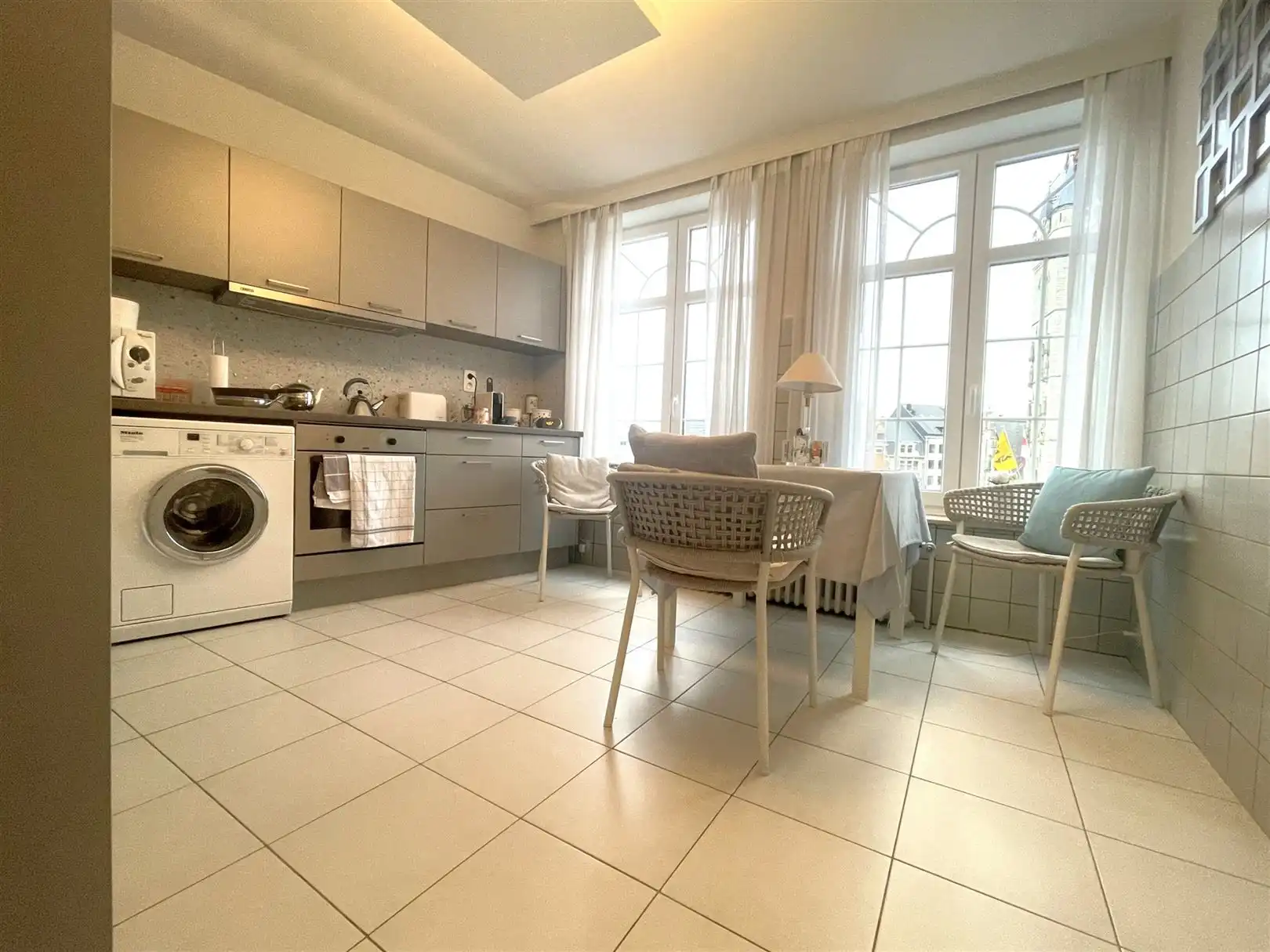 Ruim appartement met zicht op Grote Markt foto 7