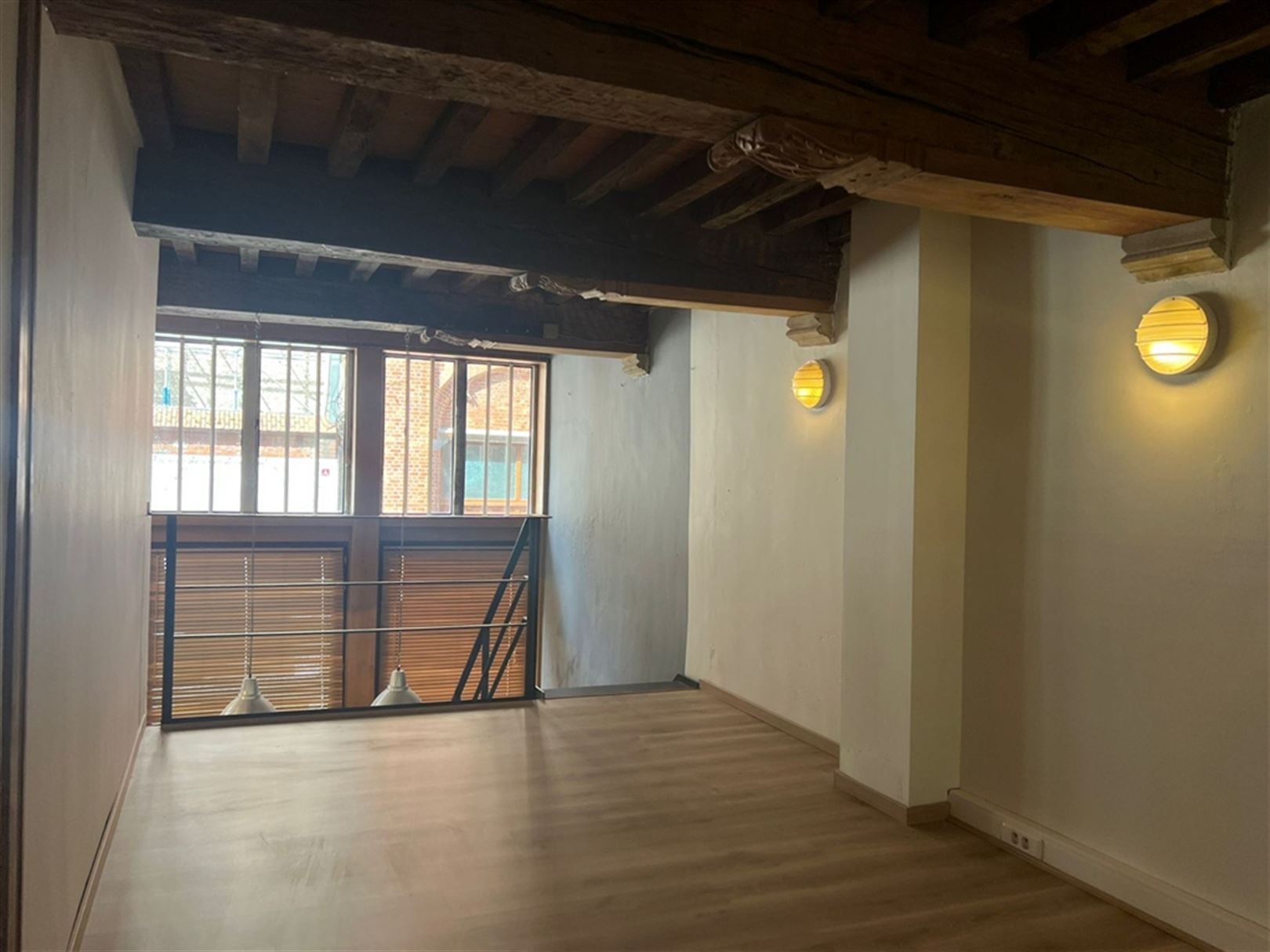 Gelijkvloers kantoor in authentieke trapgevelwoning foto 7