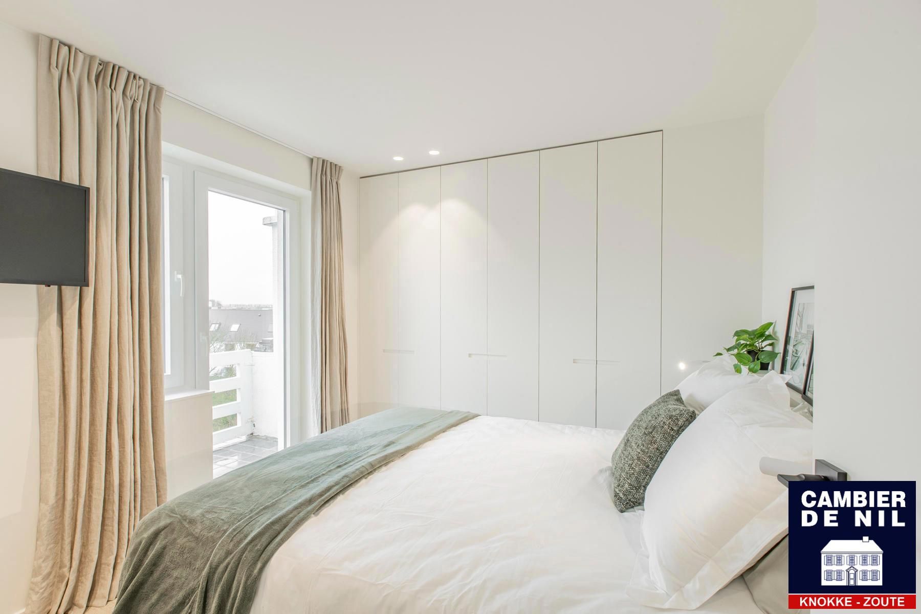 Volledig gerenoveerd appartement met frontaal meerzicht foto 16