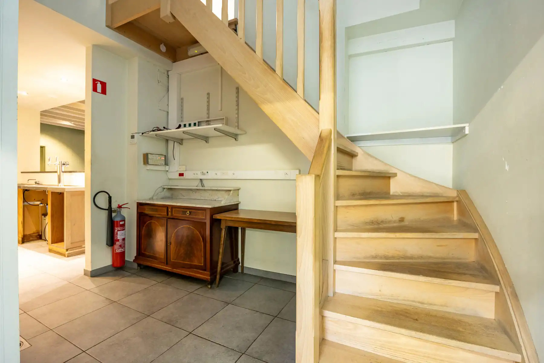 Woning met handelspand (voorheen restaurant) op een perceel van 2.128 m². foto 17