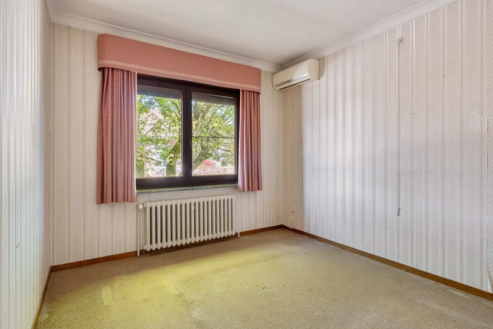 Gelijkvloerse gezinswoning op een ruim perceel van 9a51ca op een rustige locatie met uitzicht op achterliggende weilanden!  foto 19