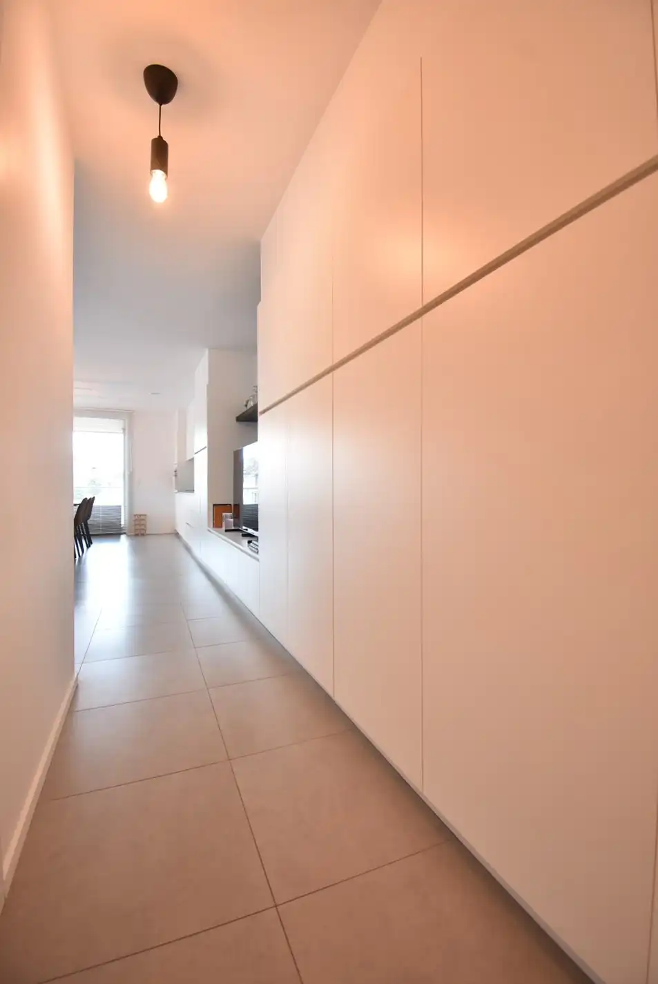 Knap en zeer degelijk afgewerkt twee-slaapkamer appartement met terras in hartje Hoeselt foto 5
