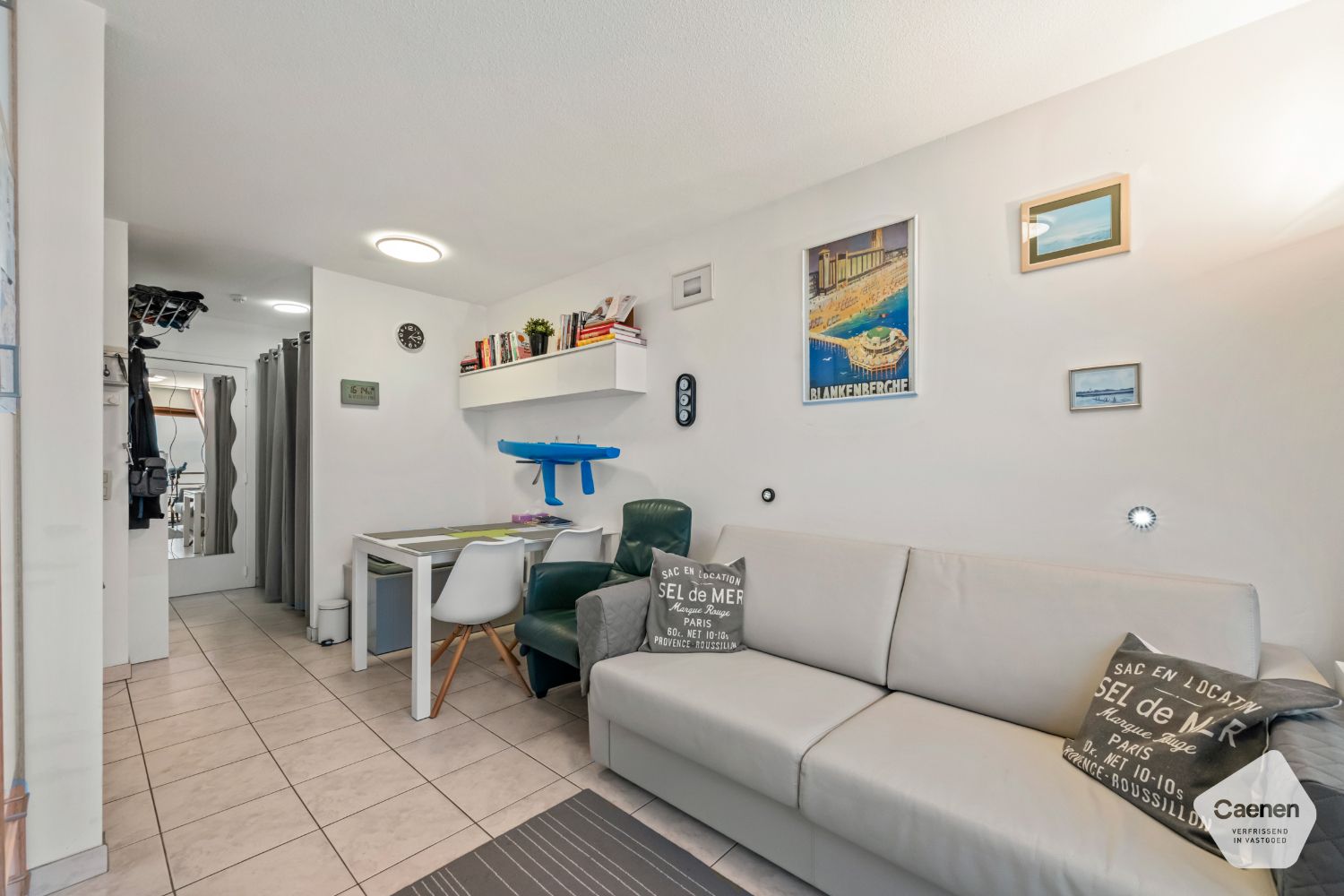 Instapklare studio met prachtig frontaal zeezicht foto 5