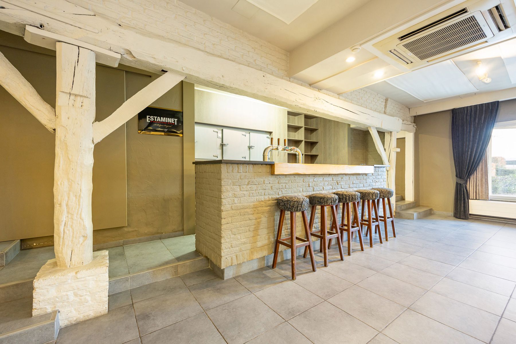 Handelspand (voorheen restaurant) met bovengelegen woonst op een perceel van 2.128 m². foto 7