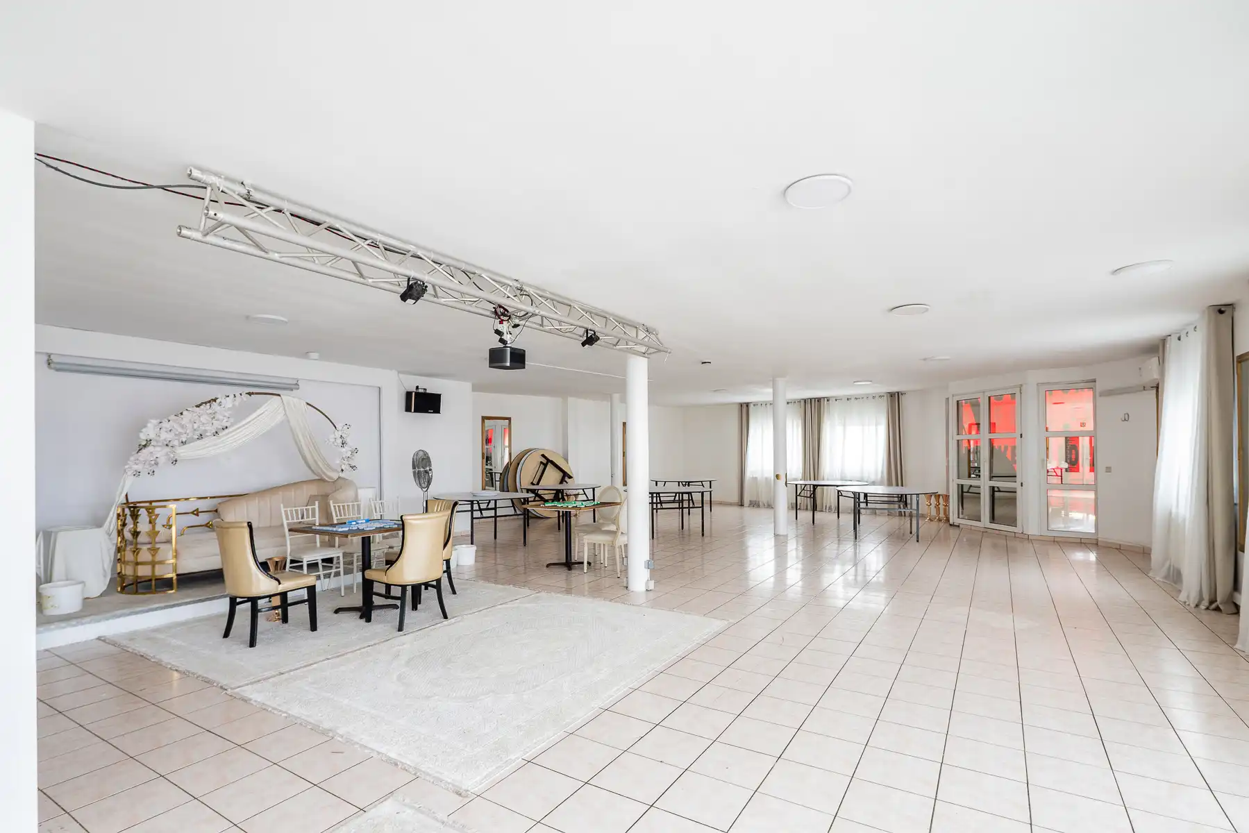 Ruim handelspand met appartement  foto 16