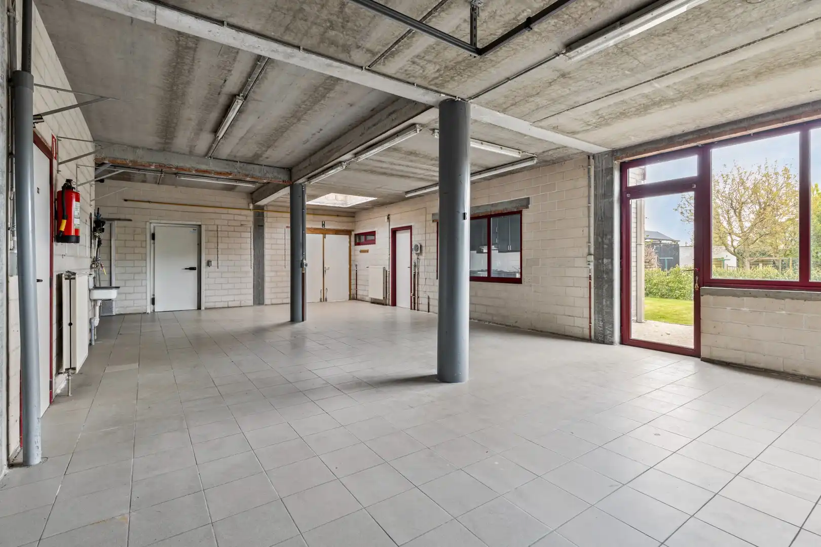 Handelspand met groot appartement foto 6