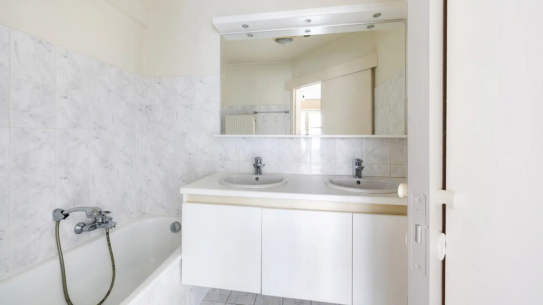 Hoekappartement met 2 slaapkamers in de Lippenslaan foto 13