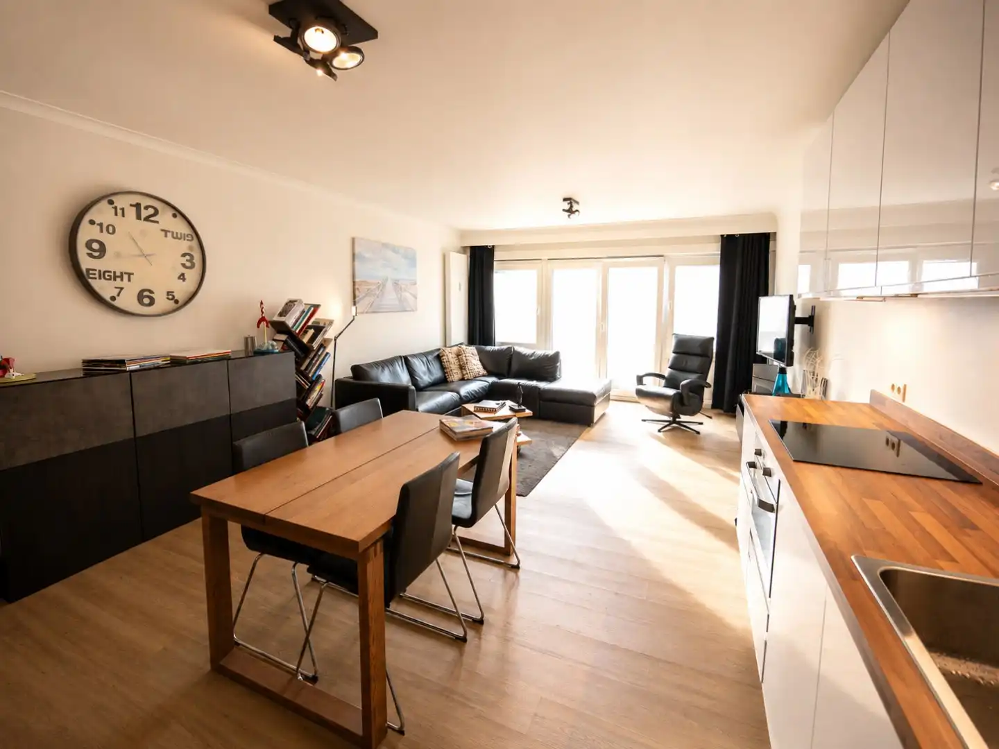UNIEK GEMEUBELD APPARTEMENT PAL IN CENTRUM OOSTENDE foto 5