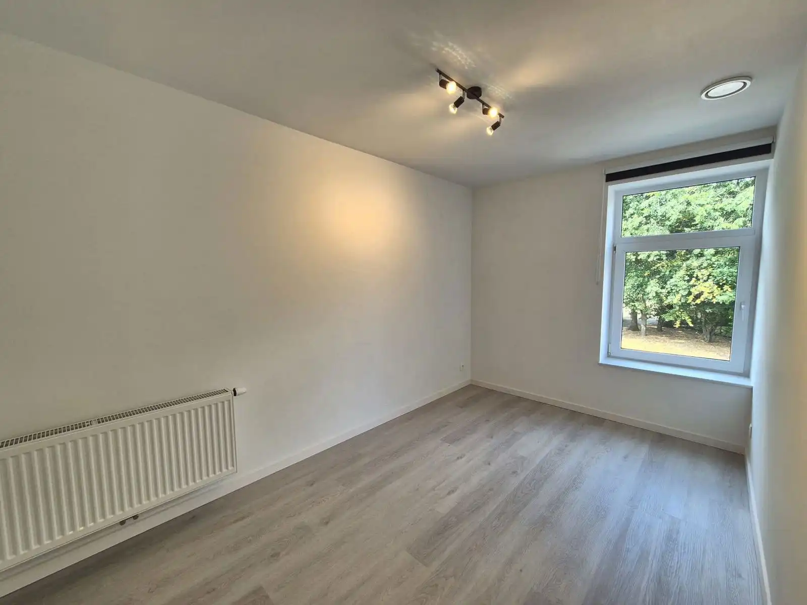 Halfopen bebouwing met 5 slaapkamers en 2 badkamers foto 8