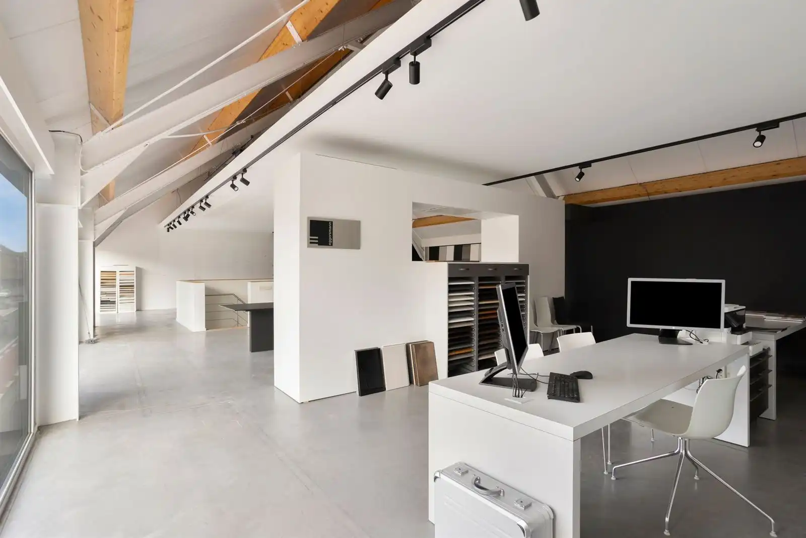 Ruime woning (4slpk) met handelsruimte en magazijn op toplocatie in Halle foto 23