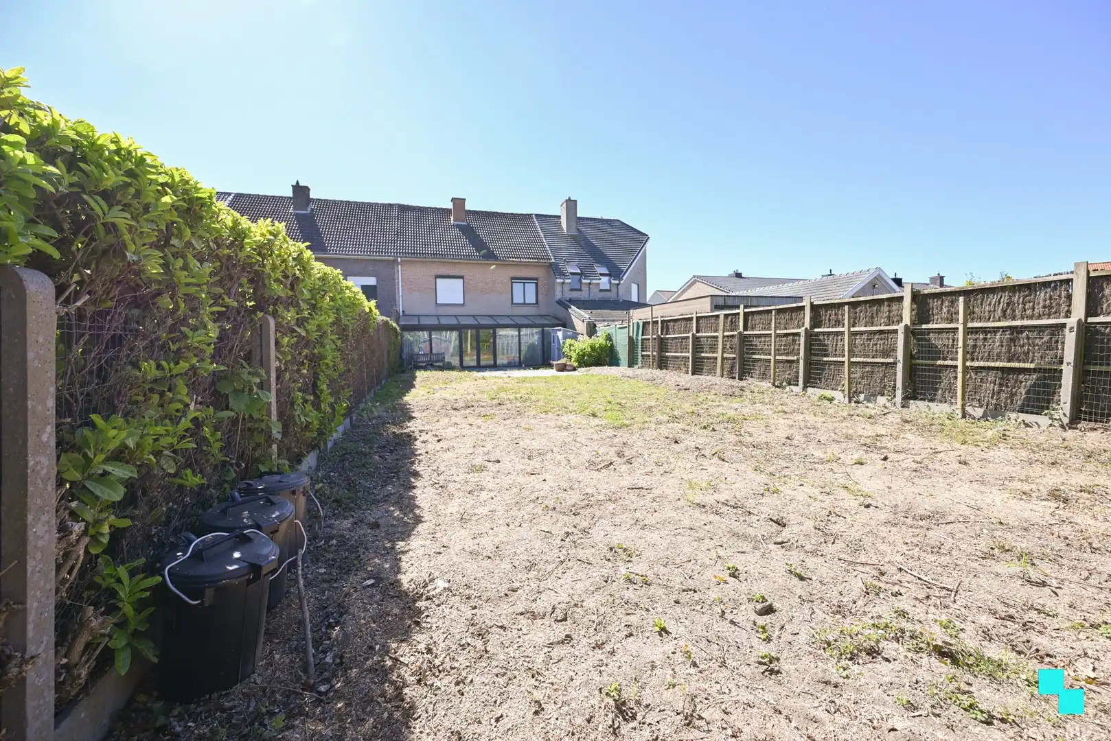 Te renoveren eengezinswoning met vier slaapkamers en ruime tuin foto 4