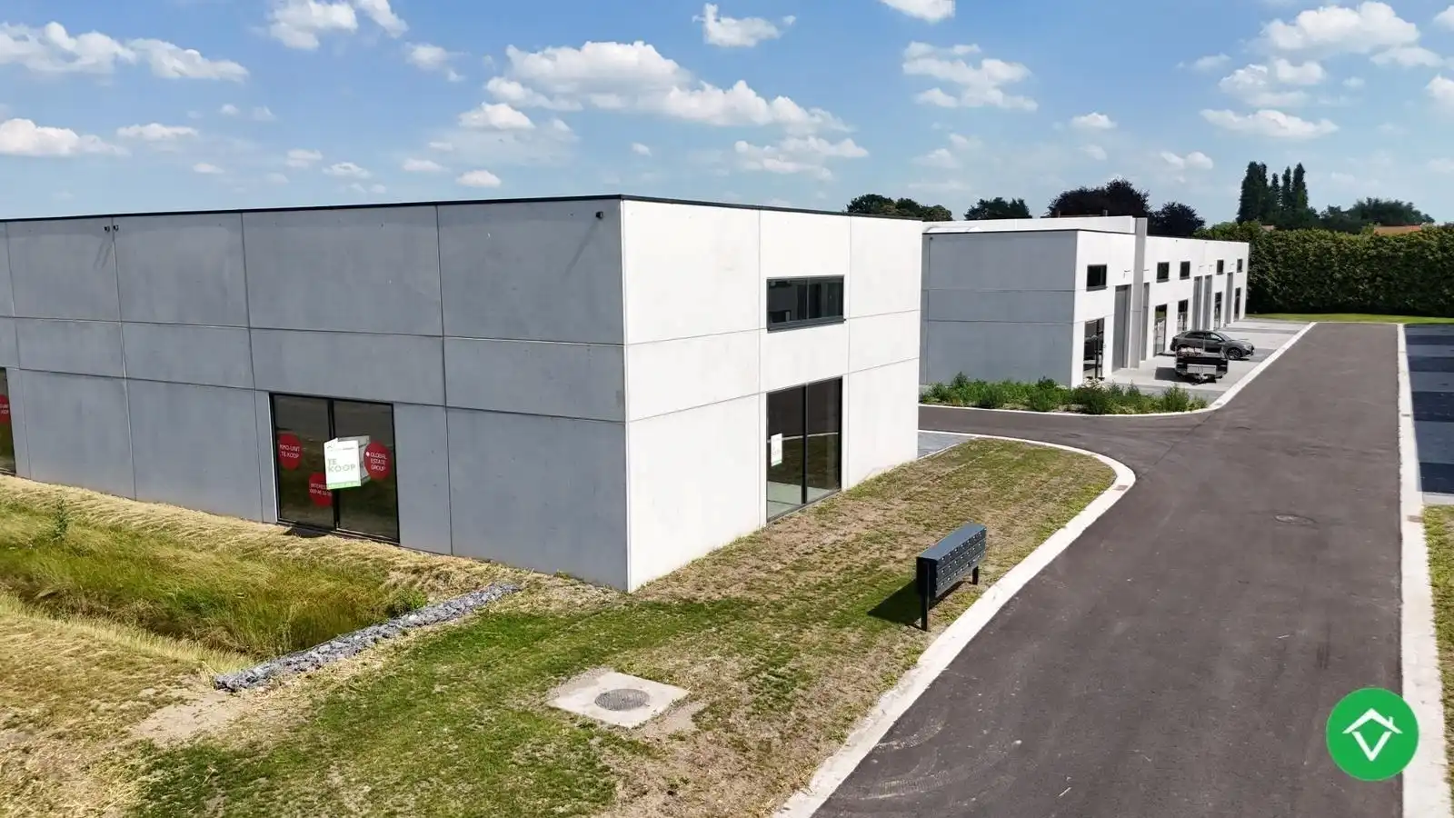 Loods te koop – 246 m² met 2 parkeerplaatsen inbegrepen op de industriezone te Ichtegem foto 6