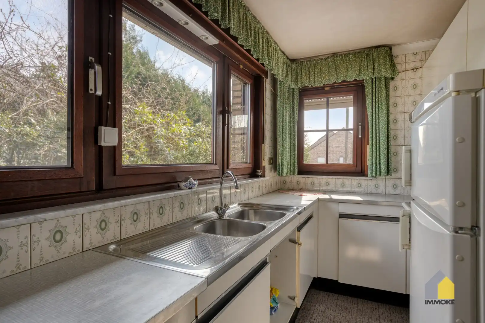 Te renoveren, statige woning op mooi perceel van 23 a 90 ca. foto 8