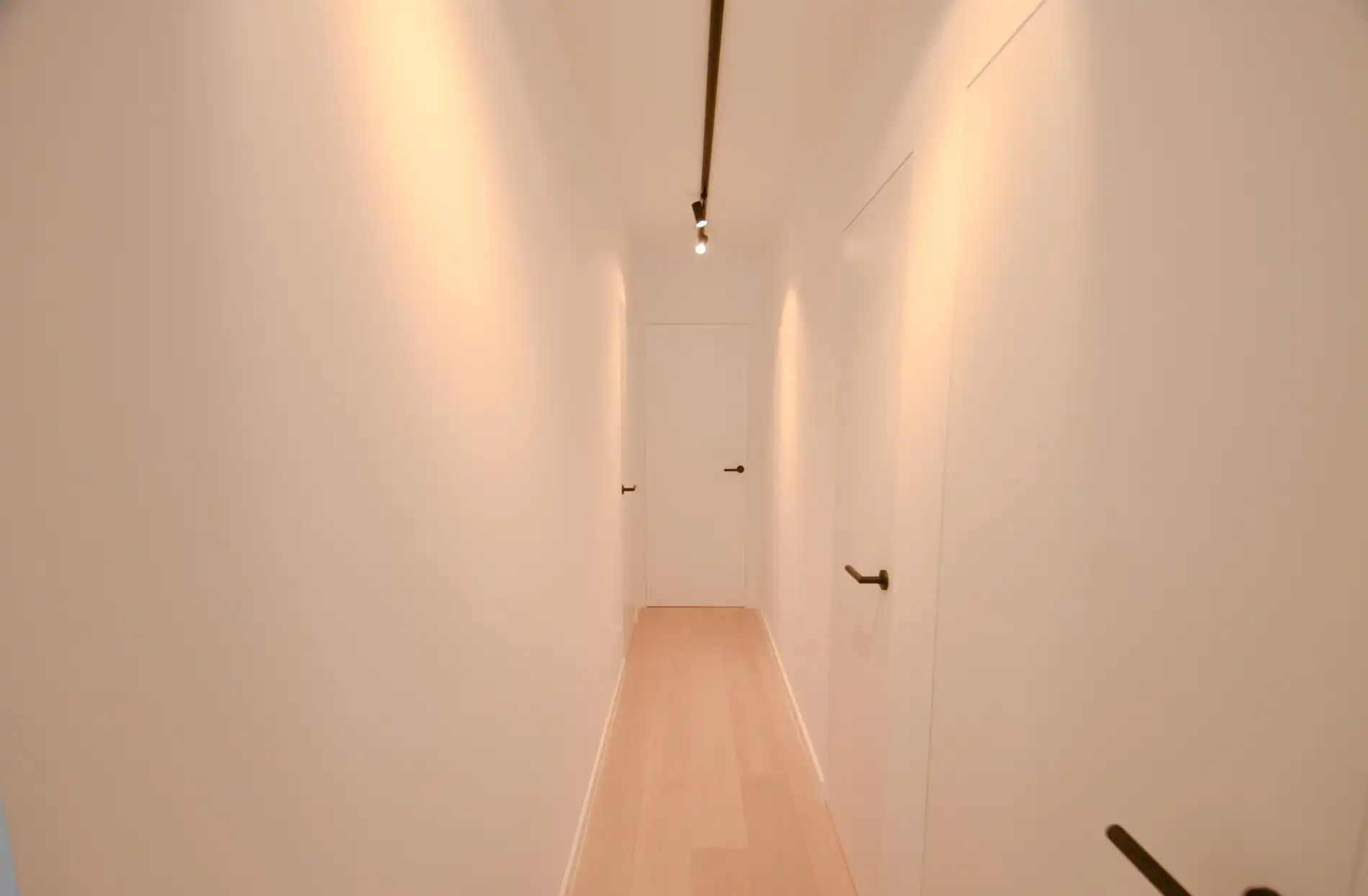 Tijdloos, recent volledig gerenoveerd appartement met zijdelings zeezicht gelegen in het Zoute.  foto 13