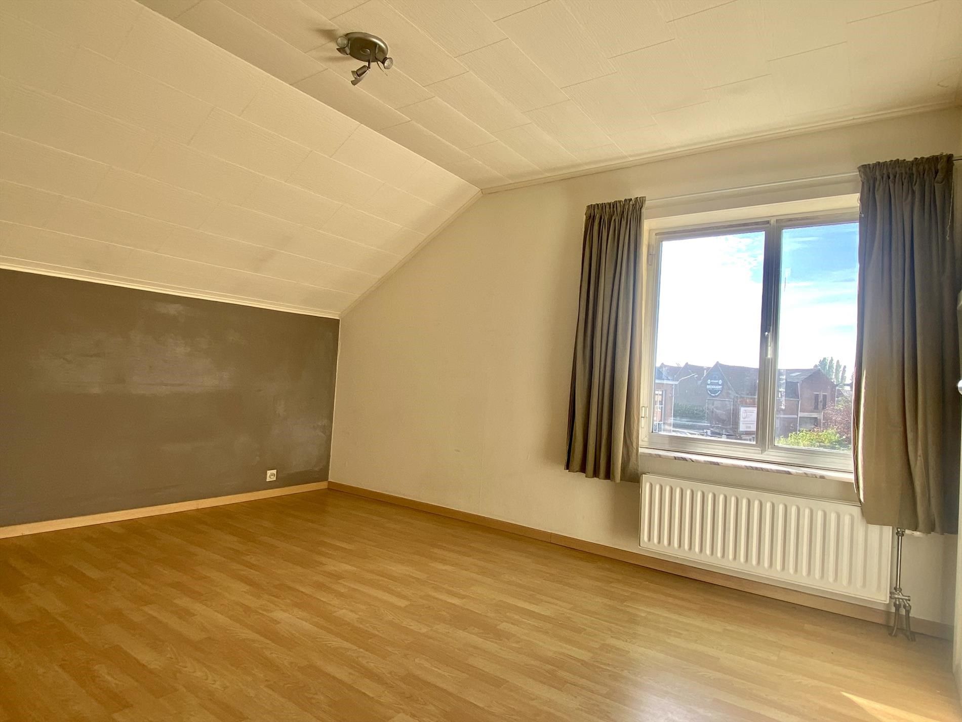 Ruim één slaapkamer appartement nabij het centrum van Kuurne. foto 6