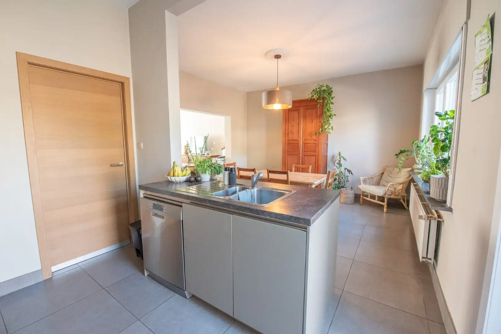 Charmante en goed onderhouden woning te huur nabij station van Waregem foto 8