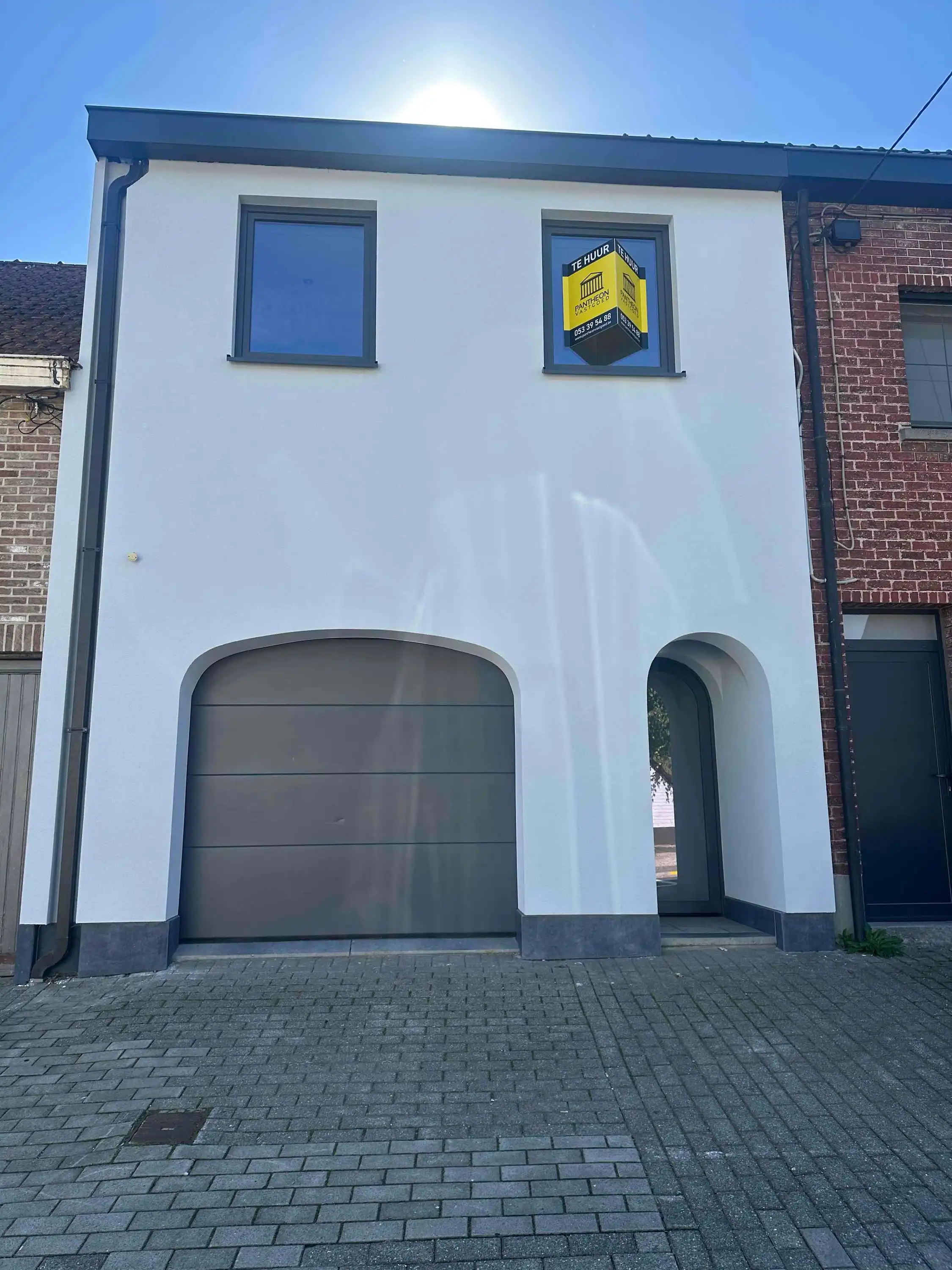 Rustig gelegen woning met 3 slaapkamers, garage en tuin foto {{pictureIndex}}