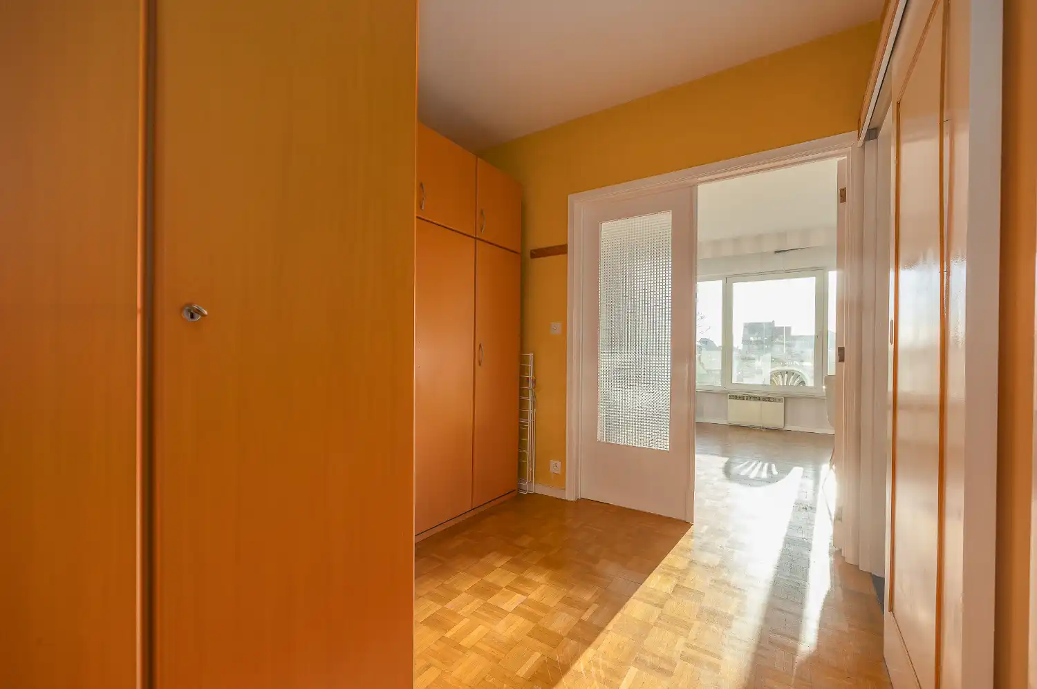 Instapklare studio met zuidgericht terras op topligging vlakbij de Zeedijk! foto 17