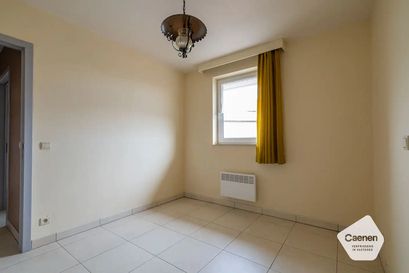 Ruim woonappartement in goede staat foto 2