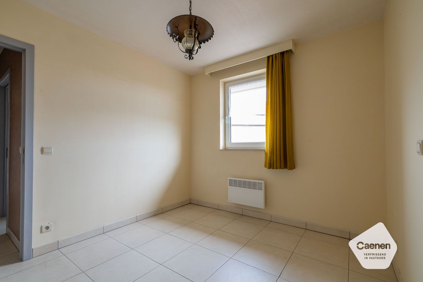 Ruim woonappartement in goede staat foto 2