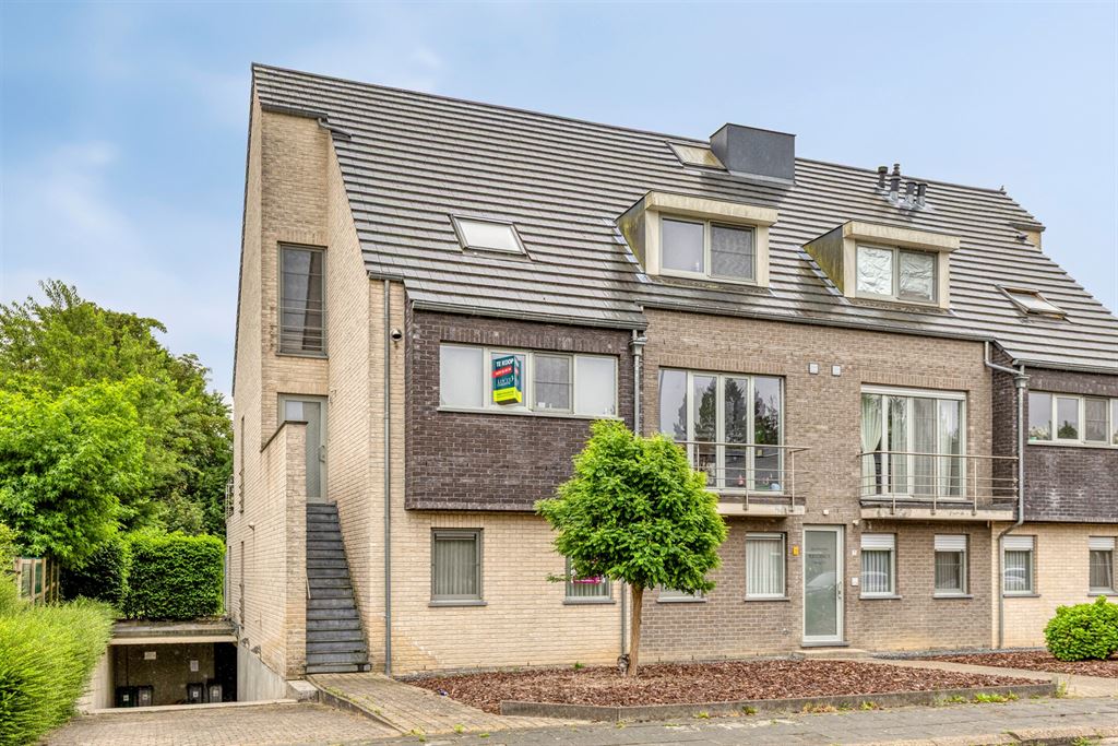 Instapklaar triplex appartement met 3 slaapkamers foto {{pictureIndex}}