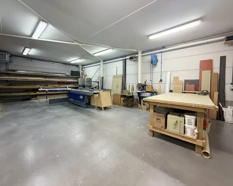 Magazijn met showroom te huur foto 10