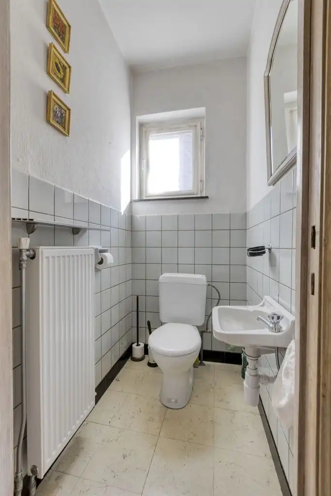 Karaktervolle, vrijstaande woning met 4 slaapkamers, veranda, dubbele garage, volledig onderkelderd op een perceel van 17a48ca, centraal gelegen bij het centrum. foto 19