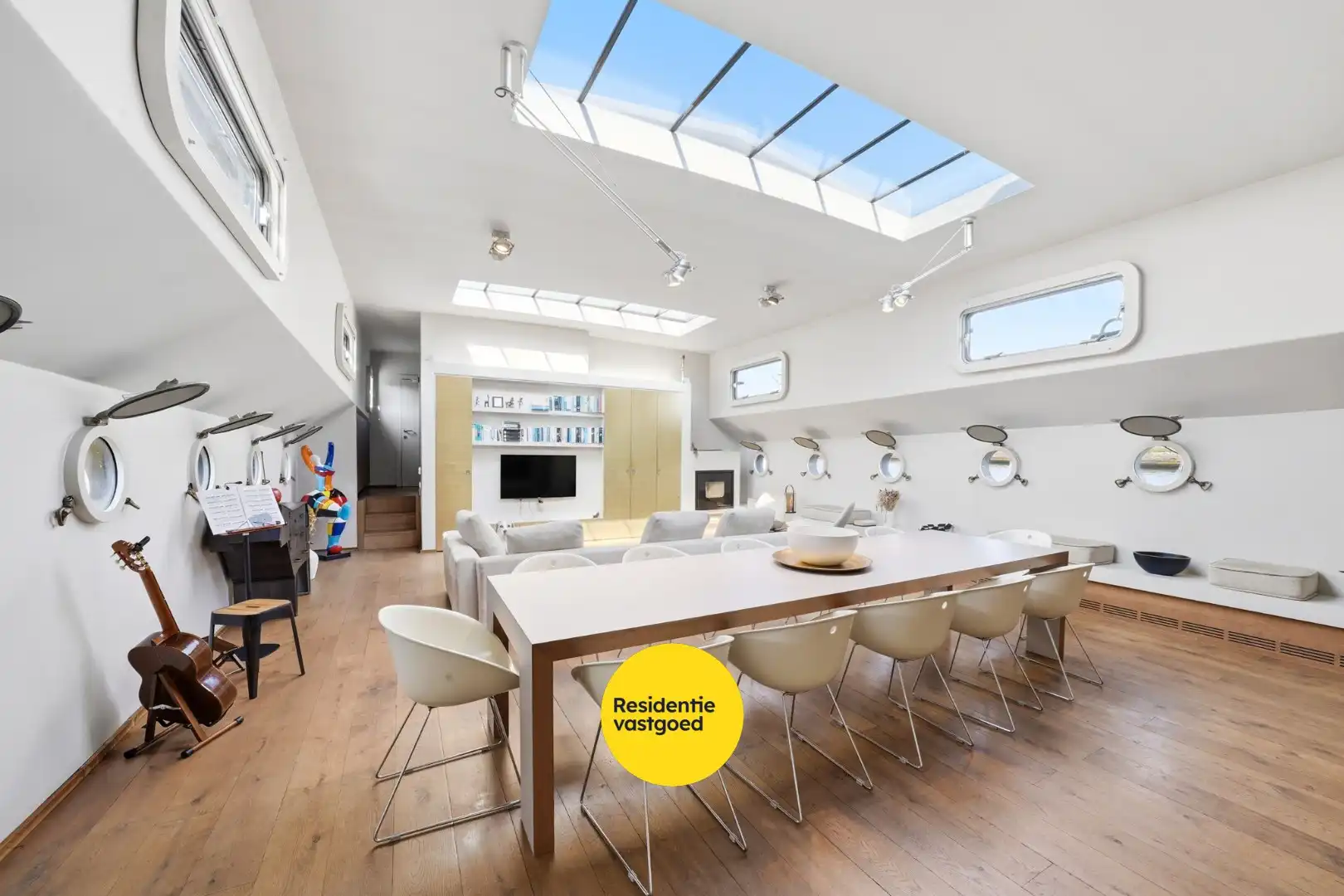 Unieke woonboot met B&B en vergunde ligplaats in Plassendale foto 7