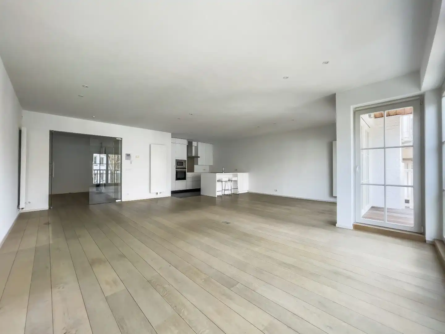 Recent appartement met OPEN ZICHT, zeer goed gelegen in een rustige straat vlakbij het Driehoeksplein. foto 4