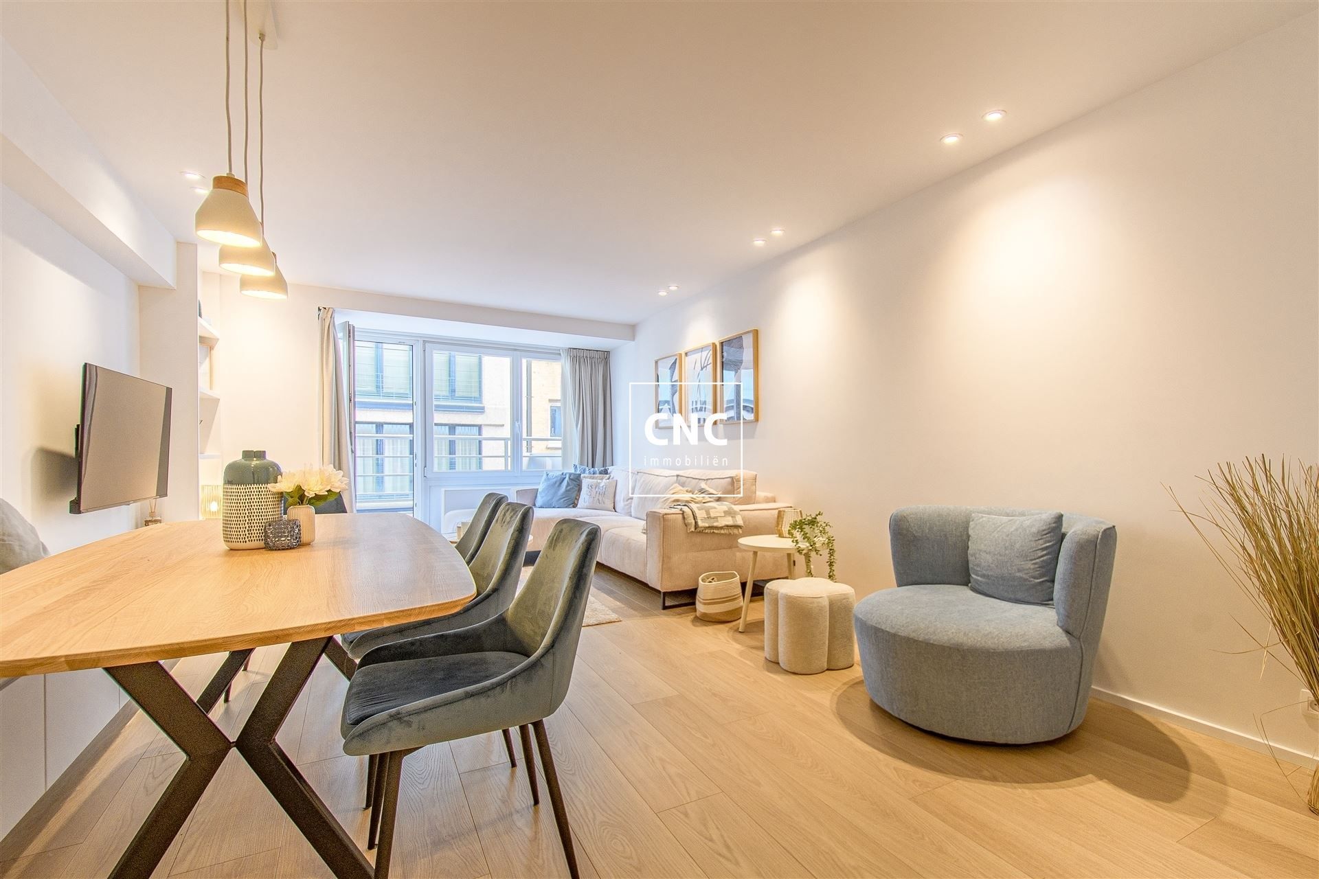 Elegant Gerenoveerd Appartement op 50 Meter van het Strand foto 5