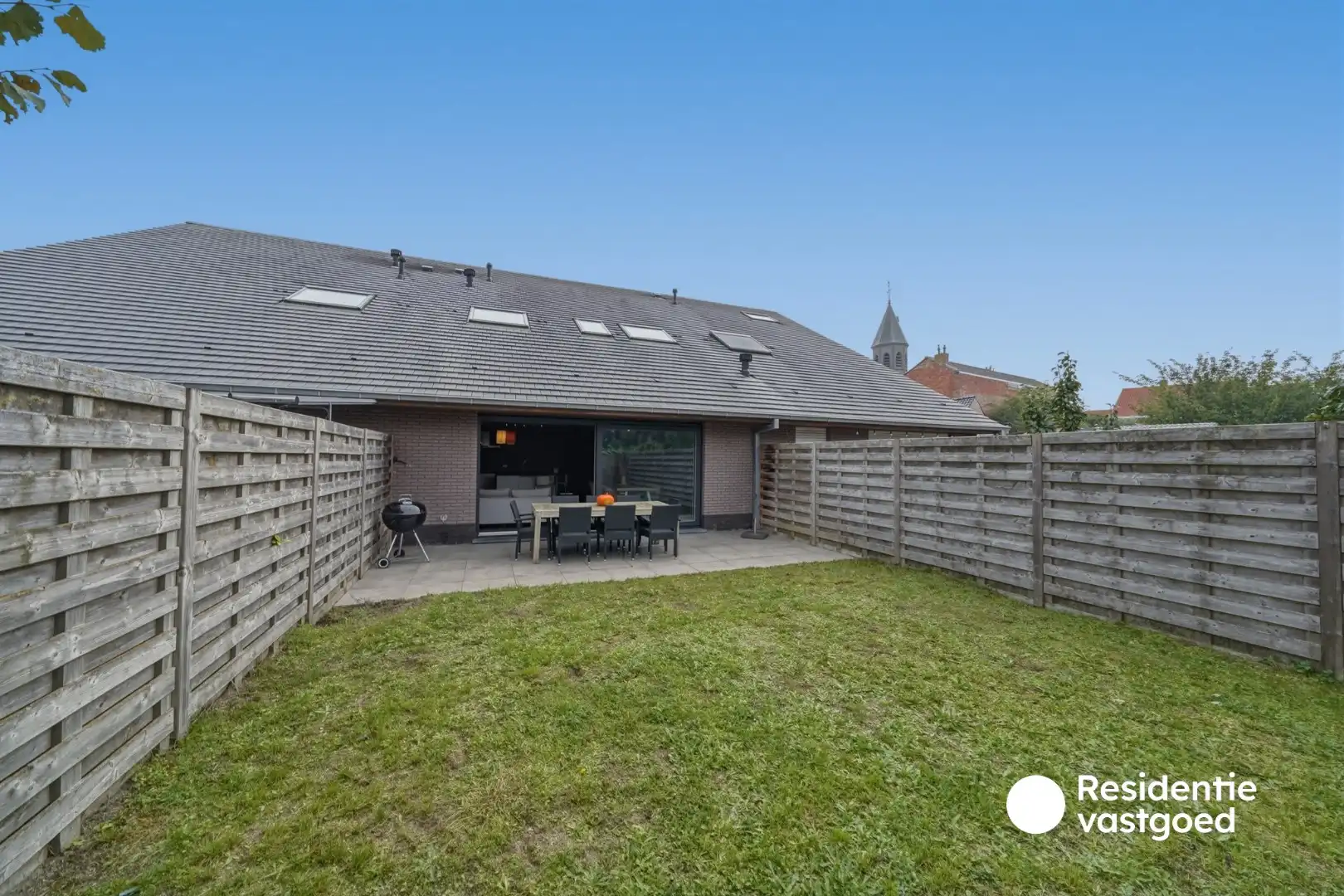 Recente en instapklare woning met 3 slaapkamers, garage en tuin te Zandvoorde! foto 3