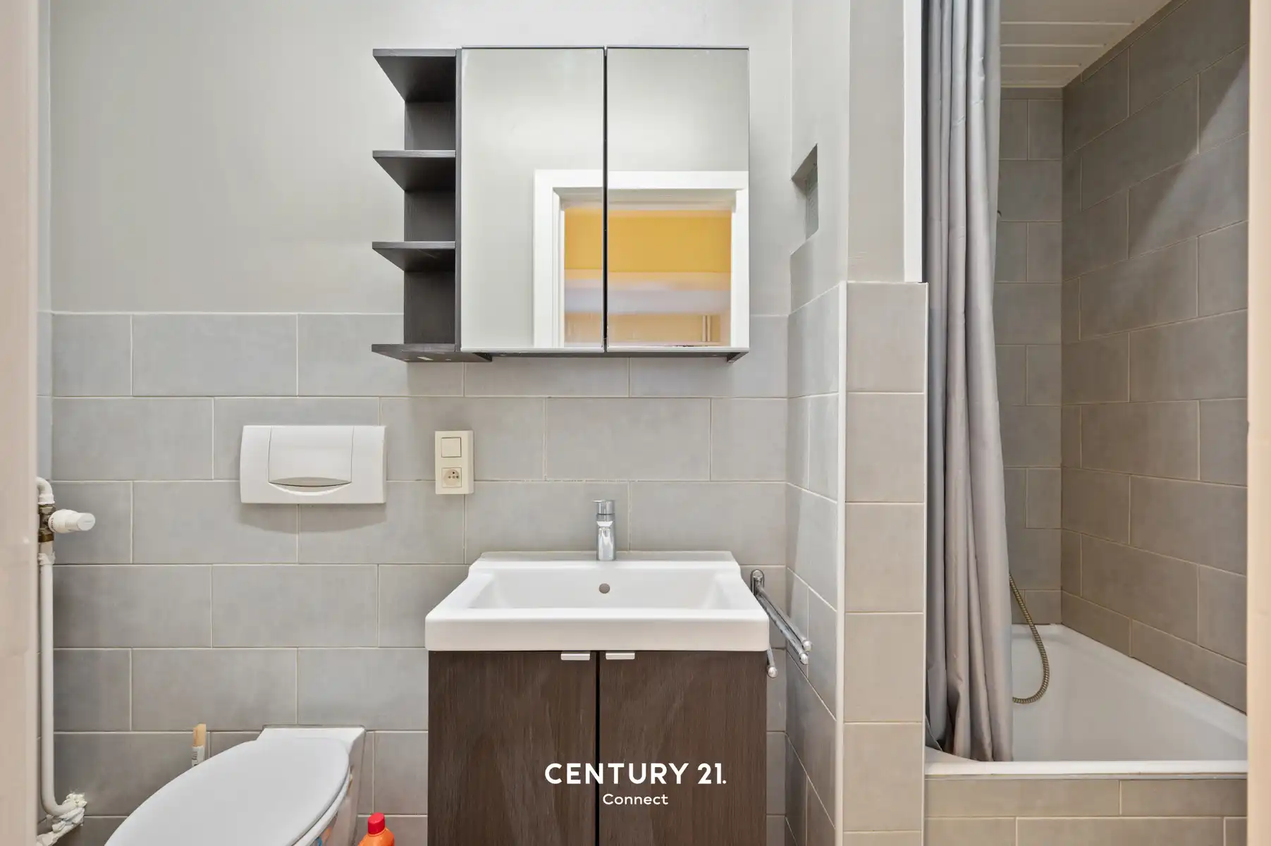 Uiterst ruime studio met balkon te Leuven foto 7