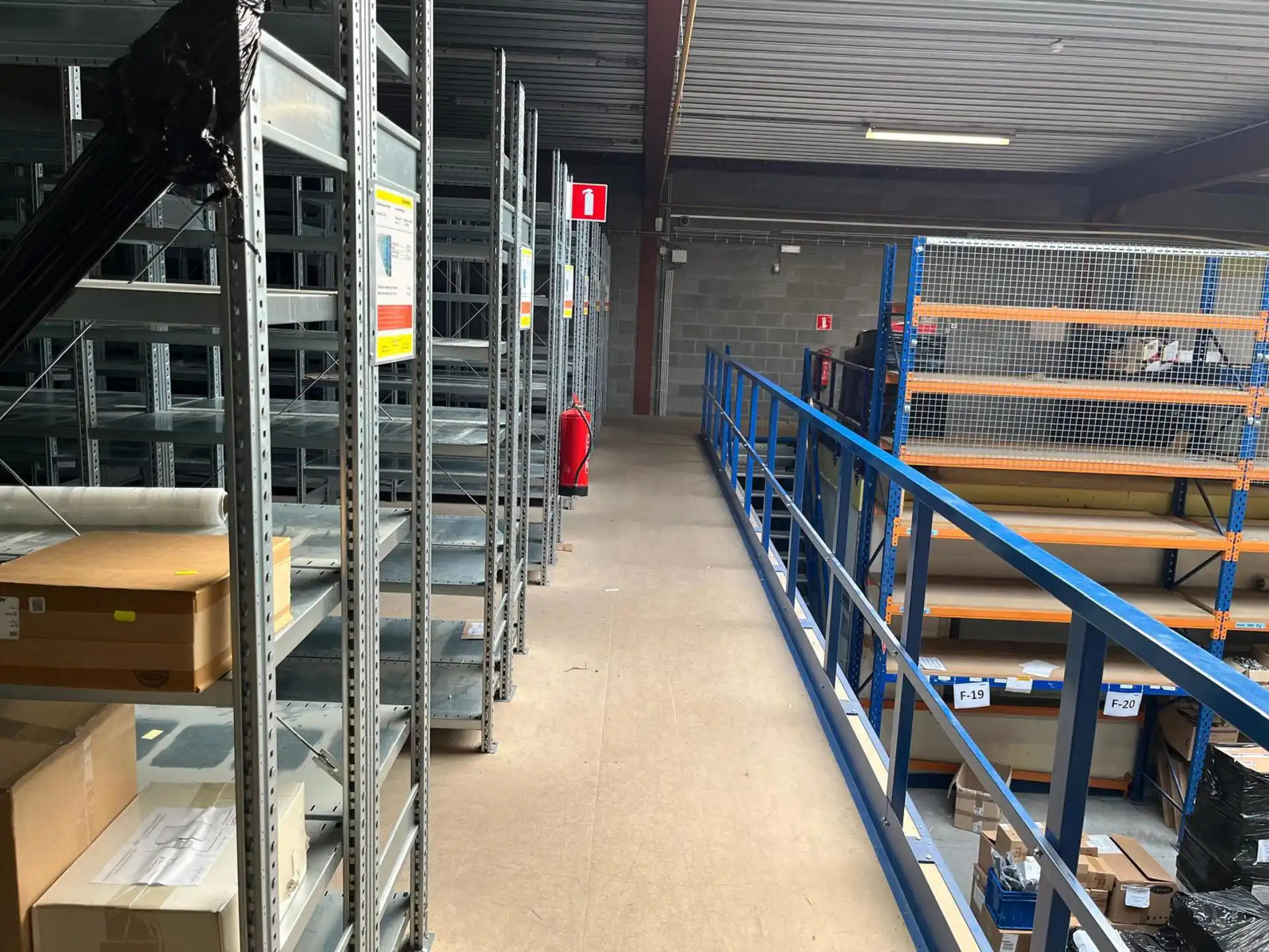Aartselaar: magazijn 430m² met gelijkvloers kantoor 151m²  foto 5
