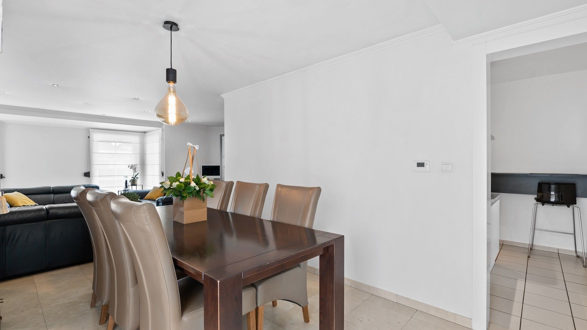 Onderhoudsvriendelijke en gelijkvloerse woning met zwembad foto 6