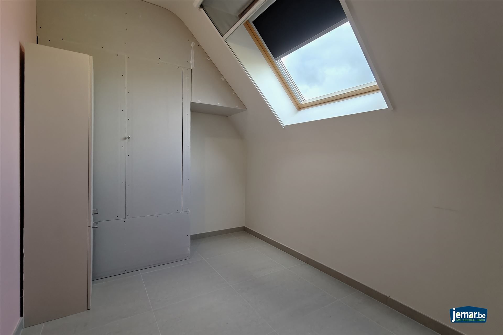 Ruime duplex (197m²) in een residentiële woonwijk te Munsterbilzen foto 16