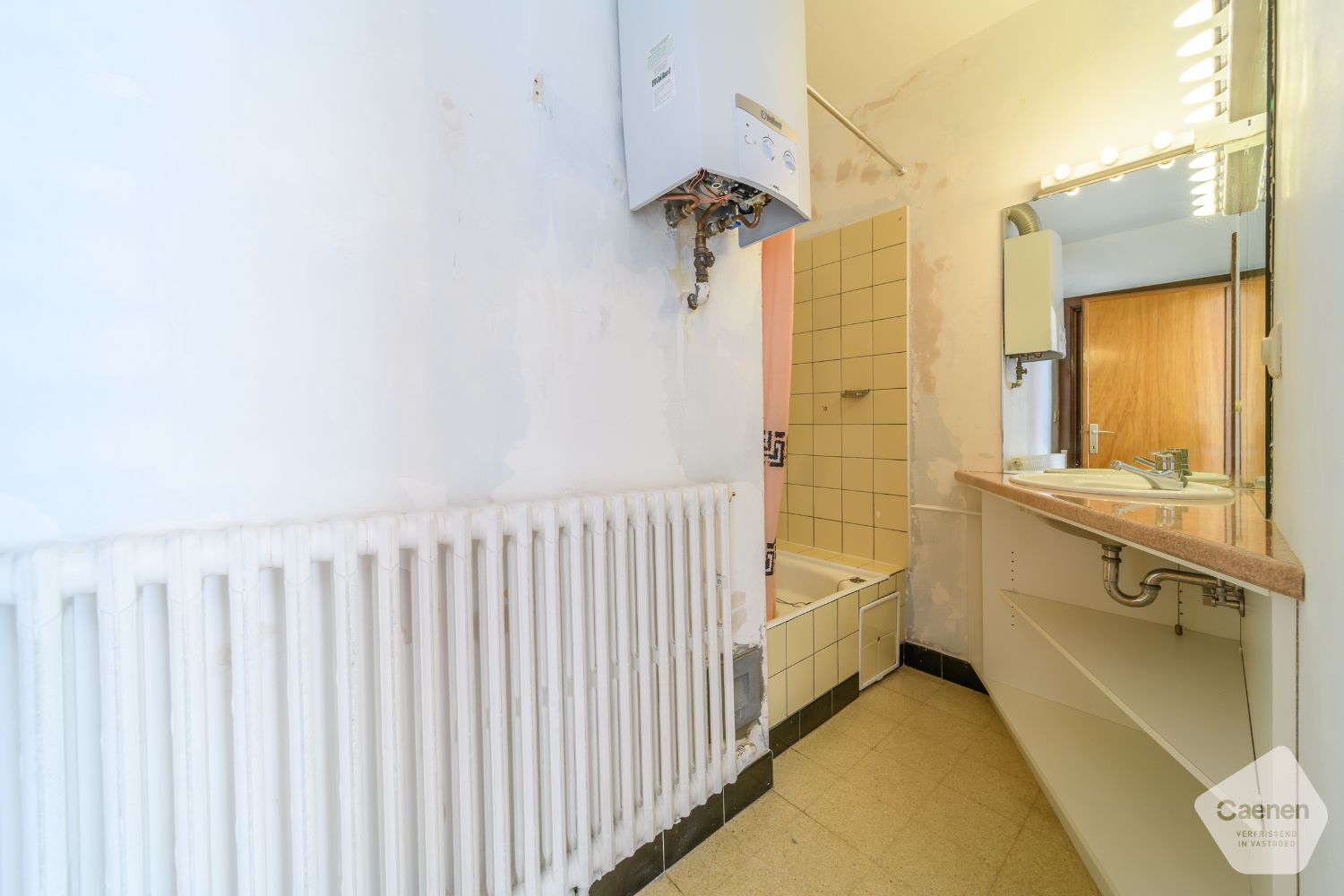 Halfopen woning te koop met vergunde indeling in 3 appartementen – prachtig gelegen met zicht op natuurreservaat, vlakbij het centrum! foto 8