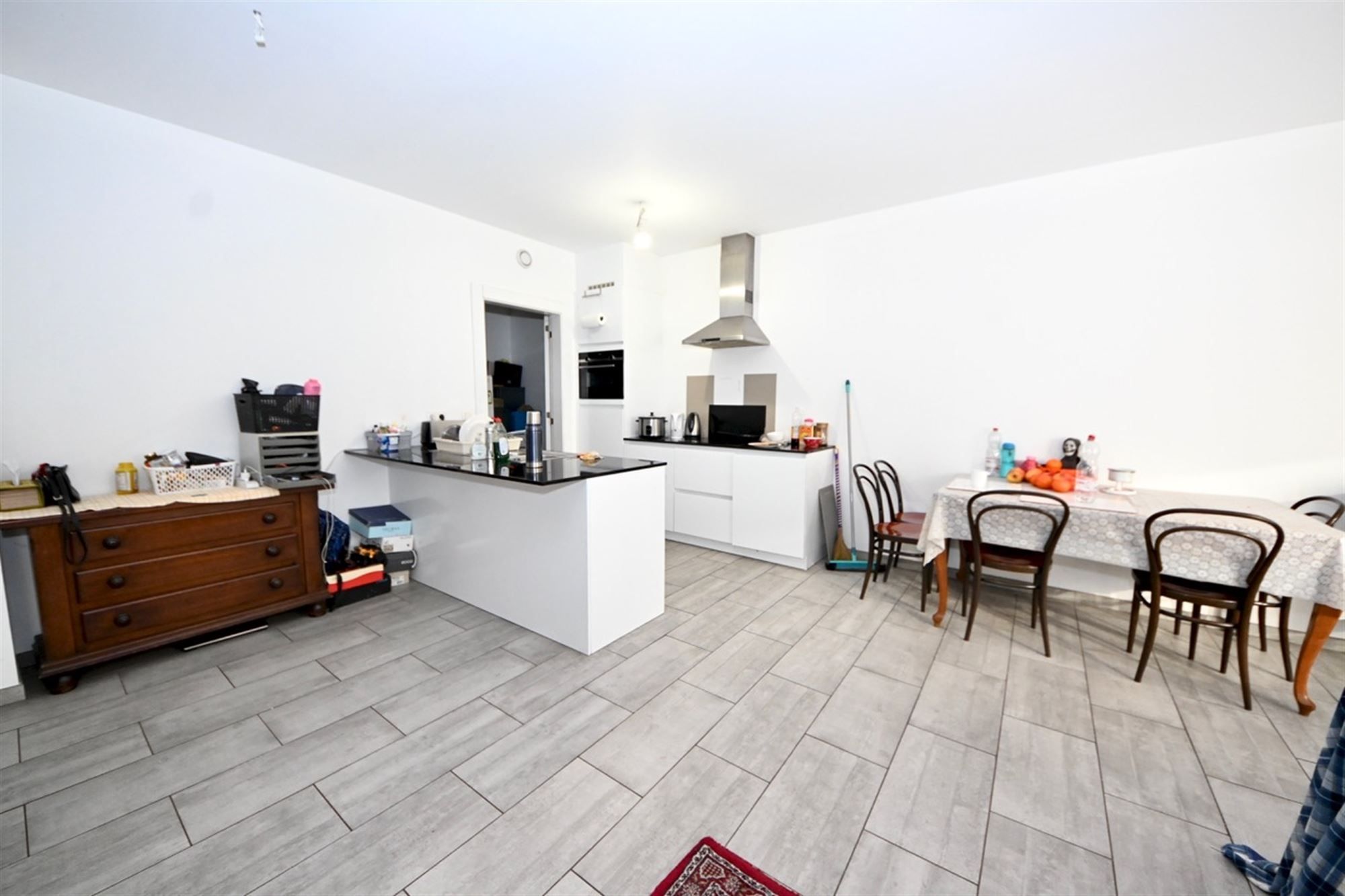 Gelijkvloers appartement met 2 slaapkamers en terras.  foto 2