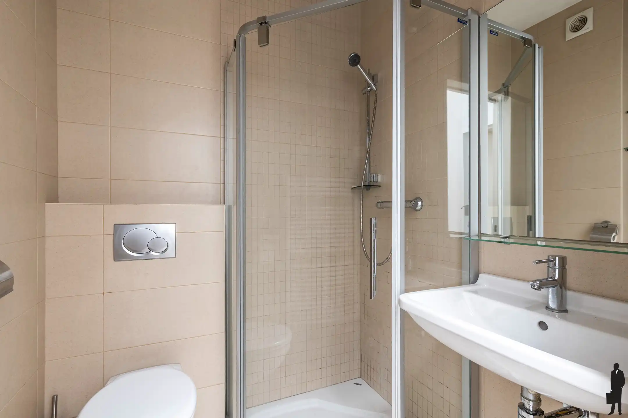 Multifunctionele woning met magazijn en showroom foto 11