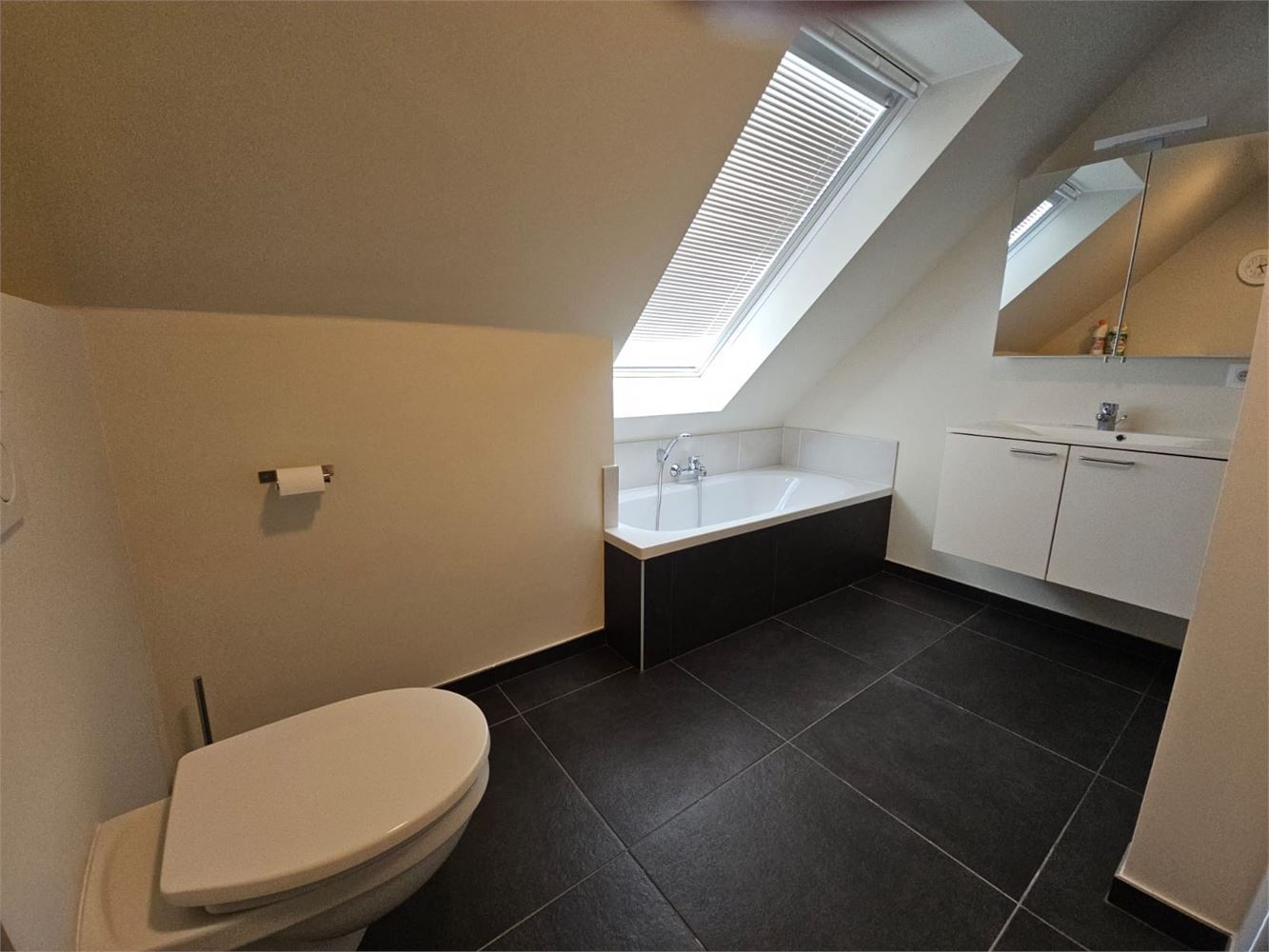 Duplex appartement met 3 slpks, terras (12,63m²) en 3 parkeerplaatsen (Moerbeke) foto 21